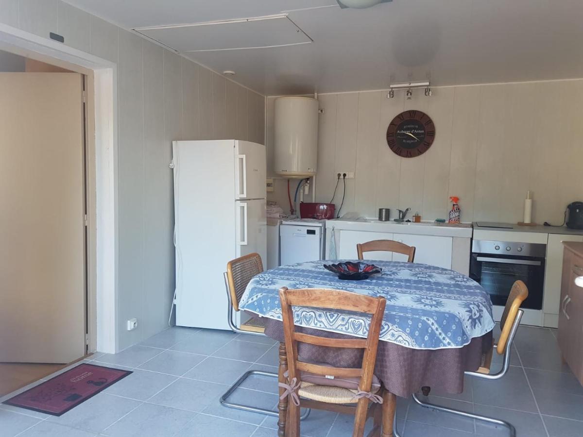 Charmante Maisonnette 2 Personnes Avec Wifi Surgères Екстериор снимка